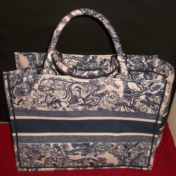 NWOT LRG Navy & White Faux-Jacquard Tote in Style of Lrg Jacquard Tote - Picture 2 of 6